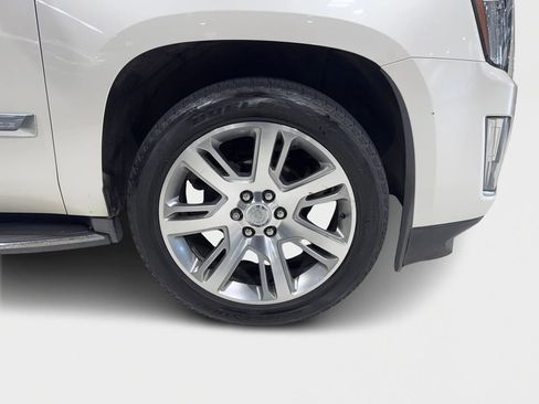 Used 2015 Cadillac Escalade Luxury image 36