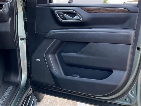 Used 2023 Chevrolet Suburban Premier RWD image 21