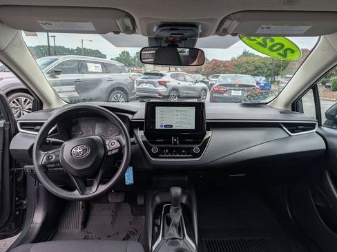 Used 2025 Toyota Corolla LE FWD image 13