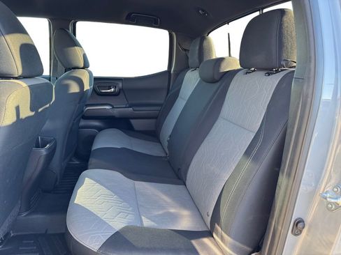 Used 2021 Toyota Tacoma TRD Sport image 10