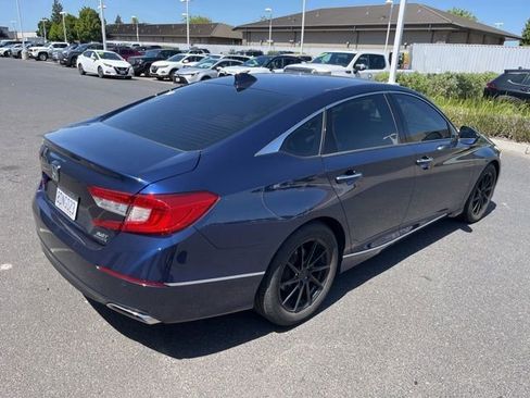 Used 2018 Honda Accord Touring image 7