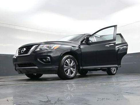 Used 2020 Nissan Pathfinder SV image 41