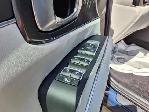 Used 2025 Kia Sorento S w/ Panoramic Sunroof Package image 11