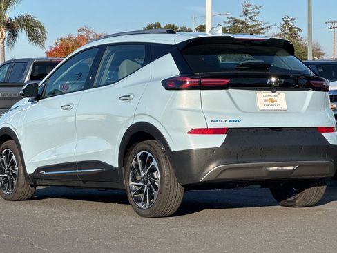 Used 2023 Chevrolet Bolt EUV Premier image 7