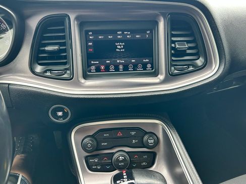 Used 2019 Dodge Challenger SXT RWD image 4