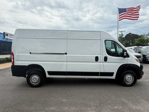 Used 2025 RAM ProMaster 2500 w/ Convenience Group FWD image 11