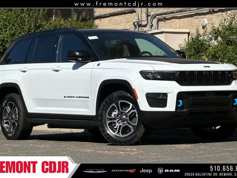 New 2023 Jeep Grand Cherokee Trailhawk w/ Advanced Protech Group II AWD/4WD image 1