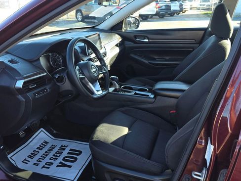 Used 2024 Nissan Altima 2.5 SV FWD image 7