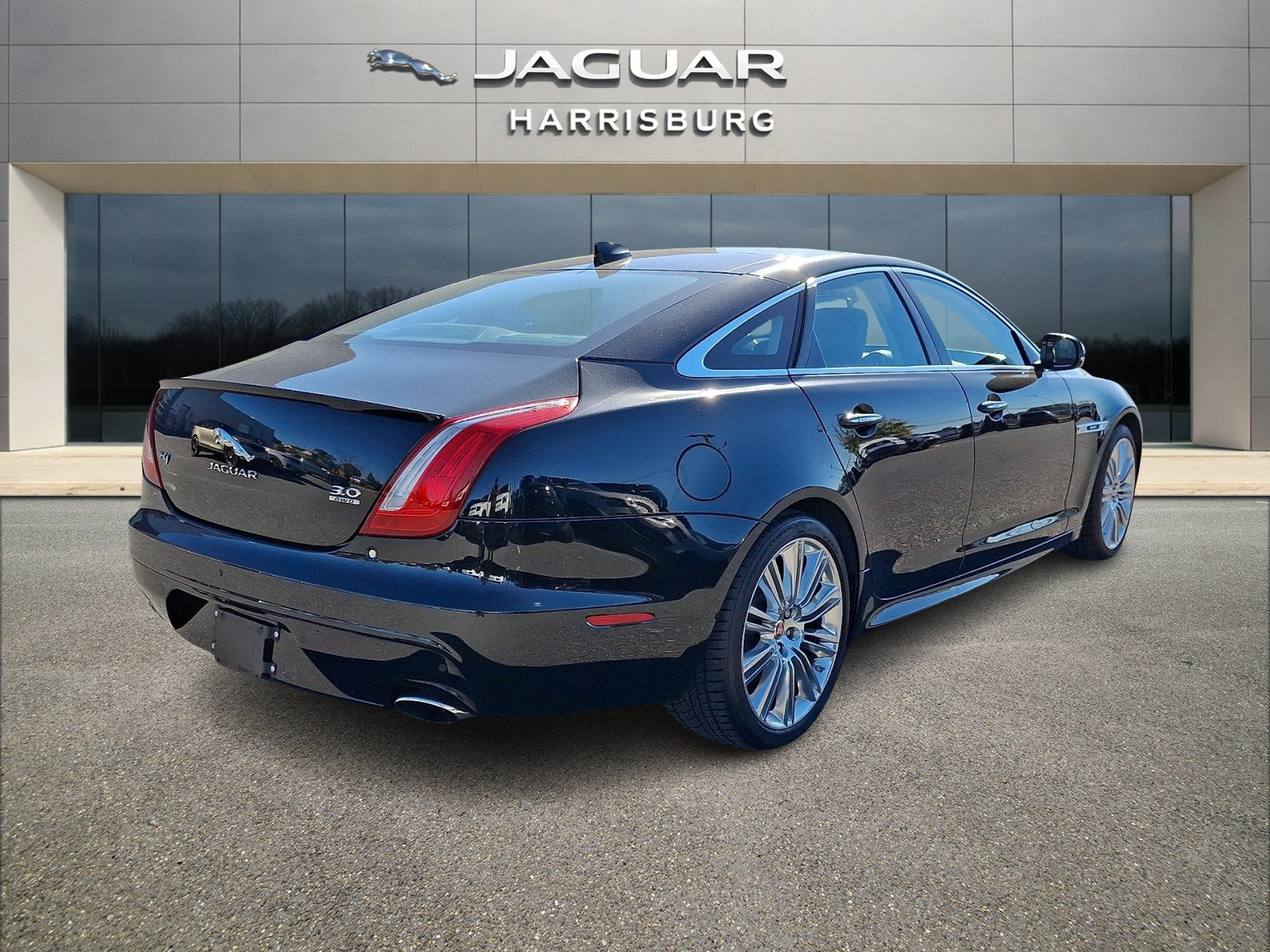 Used 2017 Jaguar XJ R-Sport AWD/4WD image 3