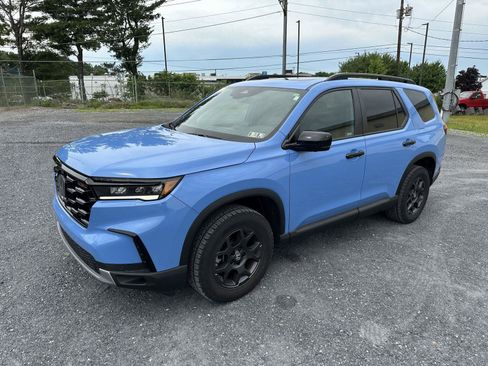 Used 2023 Honda Pilot TrailSport image 4