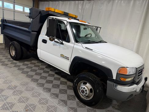 Used 2004 GMC Sierra 3500 W/T w/ Heavy-Duty Power Package AWD/4WD image 5