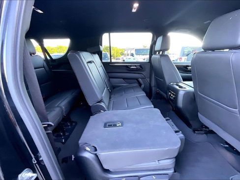 Used 2025 Chevrolet Suburban Z71 AWD/4WD image 26
