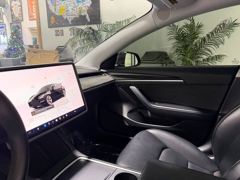 Used 2022 Tesla Model 3 Long Range image 9