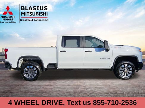 Used 2024 Chevrolet Silverado 2500 Custom w/ Custom Value Package image 5