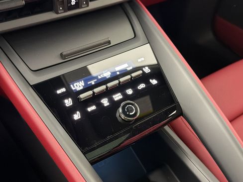 New 2026 Porsche Macan Electric RWD image 26