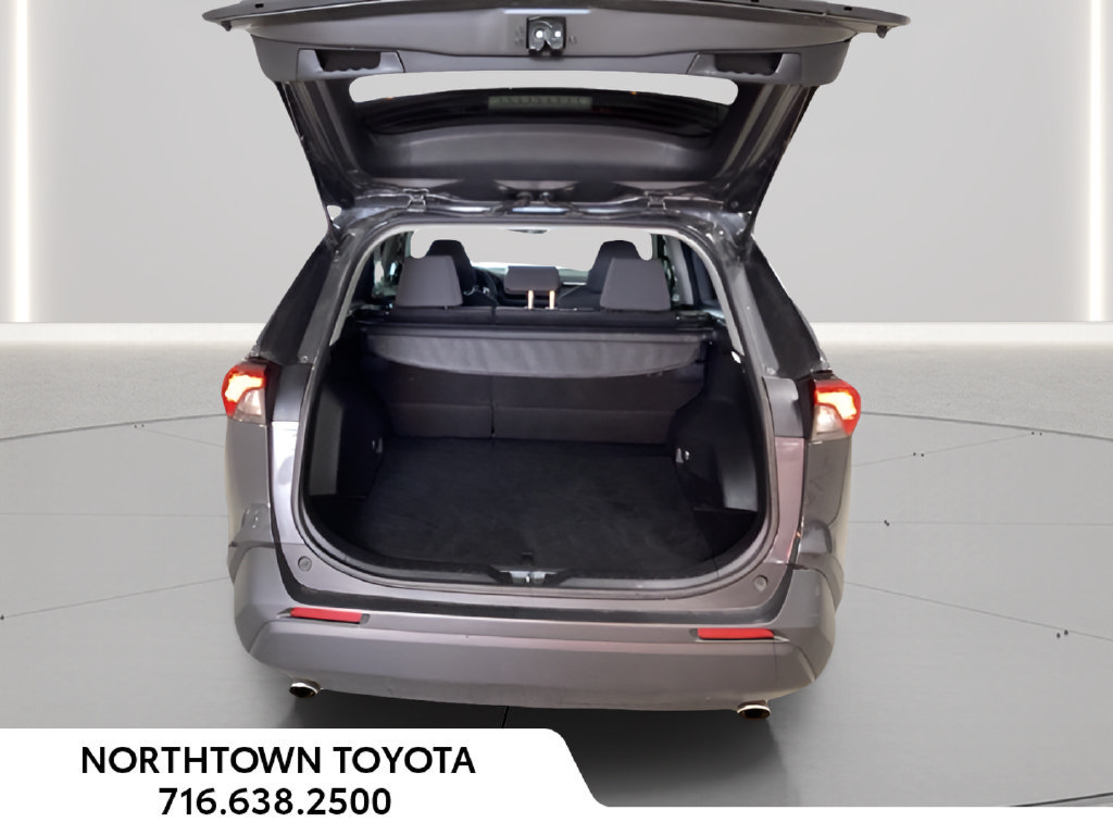 Used 2025 Toyota RAV4 XLE AWD/4WD image 13
