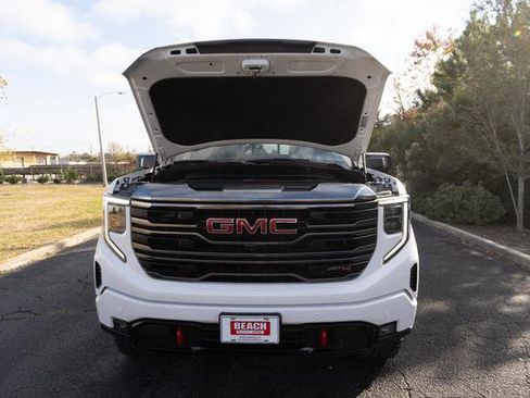 Used 2024 GMC Sierra 1500 AT4 w/ Technology Package image 9
