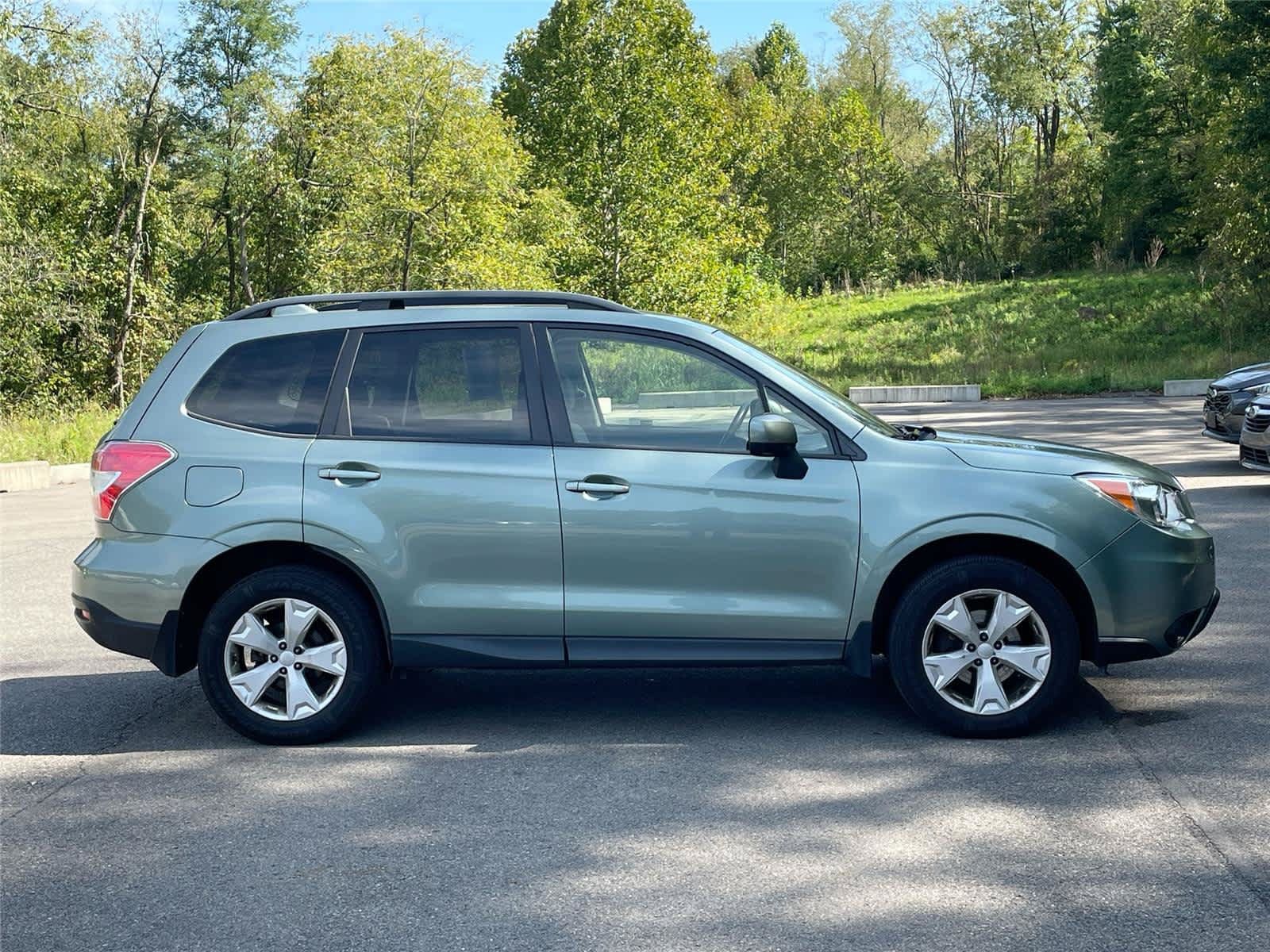 Used 2016 Subaru Forester 2.5i Premium AWD/4WD image 6