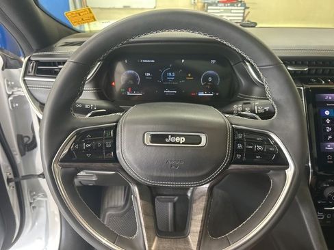 Used 2023 Jeep Grand Cherokee L Overland image 12
