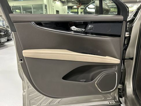 Used 2023 Lincoln Nautilus AWD w/ Premium Package image 9