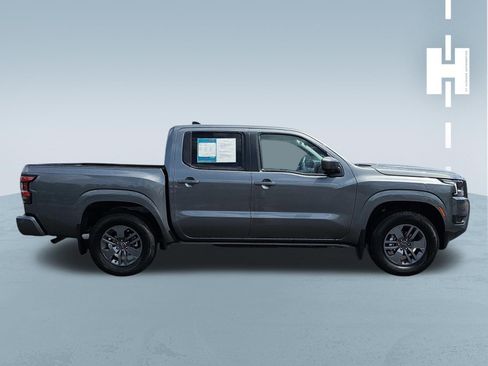 Used 2025 Nissan Frontier SV RWD image 2