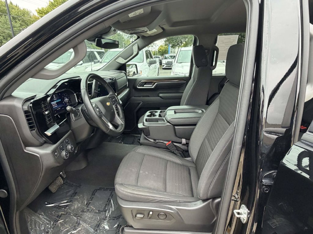 Used 2025 Chevrolet Silverado 1500 LT AWD/4WD image 14