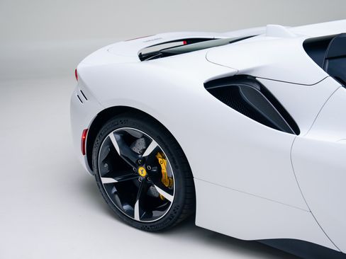 Used 2024 Ferrari SF90 Spider image 23
