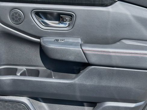 Used 2025 Honda Pilot Black Edition image 31