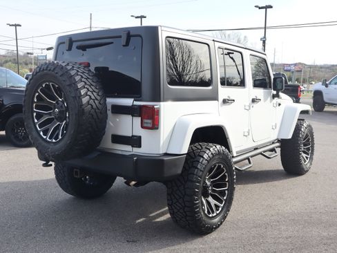 Used 2018 Jeep Wrangler Unlimited Sahara image 7