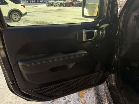 Used 2020 Jeep Gladiator Overland w/ Dual Top Group image 10