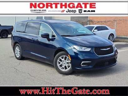 Used 2023 Chrysler Pacifica Touring-L