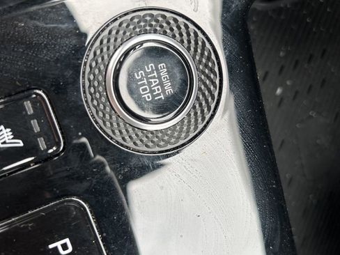 Used 2023 Kia Niro EX image 10