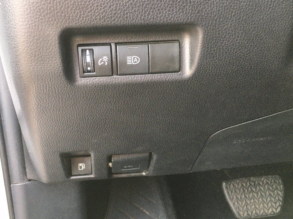 Used 2025 Toyota RAV4 XLE AWD/4WD image 18