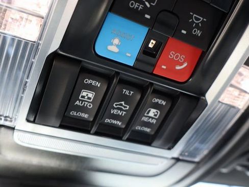 Used 2025 RAM 2500 Laramie image 32