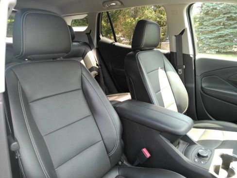 Certified 2022 GMC Terrain SLT w/ Infotainment Package II AWD/4WD image 17