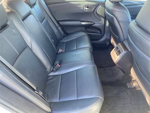 Used 2015 Toyota Avalon Limited image 11