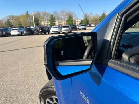 Used 2024 Chevrolet Colorado Z71 w/ Z71 Convenience Package 2 AWD/4WD image 17