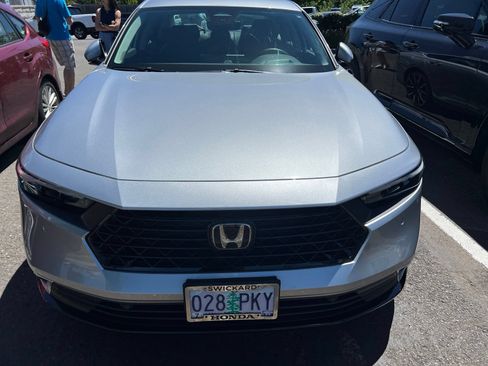 Used 2023 Honda Accord Touring image 2