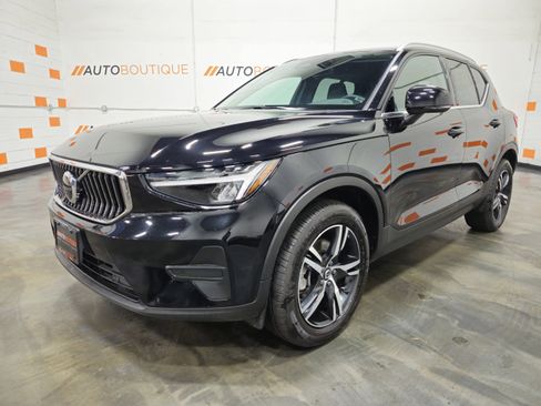 Used 2024 Volvo XC40 B5 Core image 13