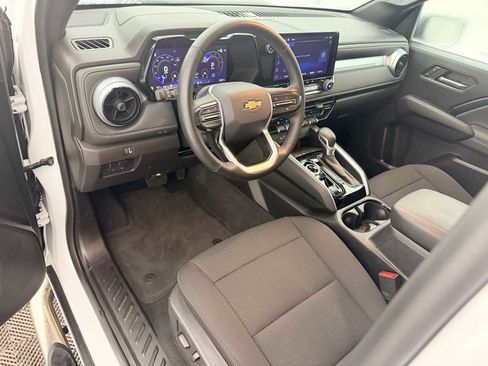 Used 2024 Chevrolet Colorado LT w/ LT Convenience Package II image 2