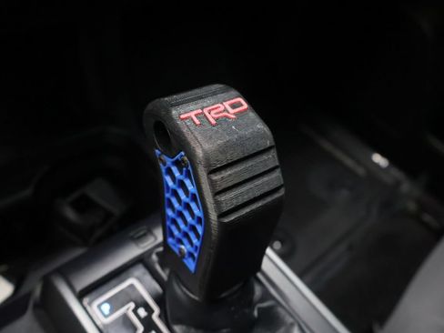 Used 2018 Toyota Tacoma TRD Sport AWD/4WD image 26