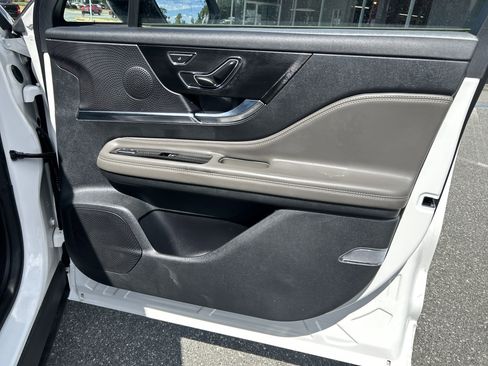 Used 2023 Lincoln Corsair Reserve w/ Equipment Group 201A image 19