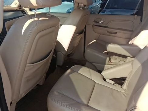 Used 2007 Cadillac Escalade ESV AWD w/ Information Package image 7