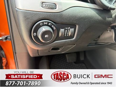 Used 2015 Jeep Cherokee Trailhawk w/ Leather Interior Group AWD/4WD image 20