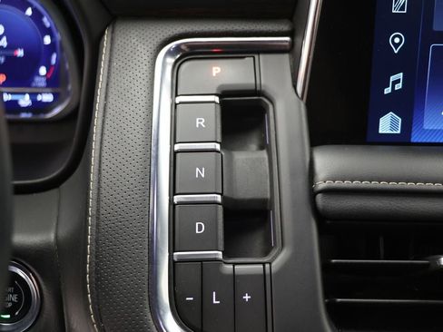 Used 2023 Chevrolet Suburban Premier image 23