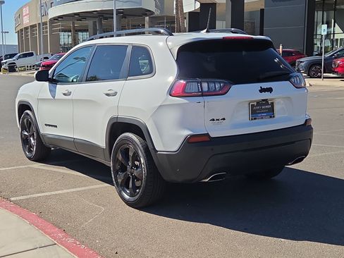 Used 2020 Jeep Cherokee Latitude Plus AWD/4WD image 3