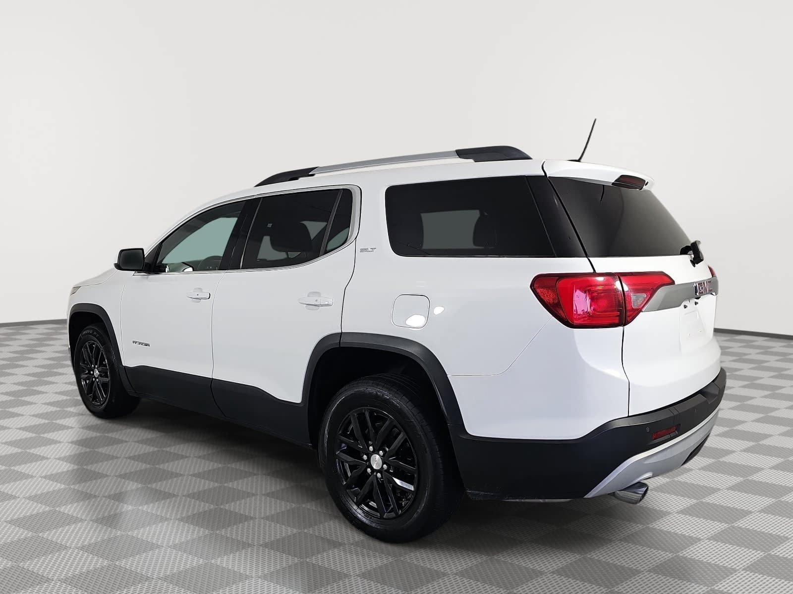 Used 2019 GMC Acadia SLT w/ LPO, Cargo Package FWD image 6