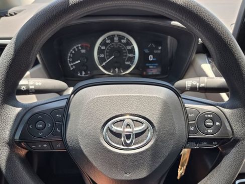 Used 2022 Toyota Corolla LE FWD image 19