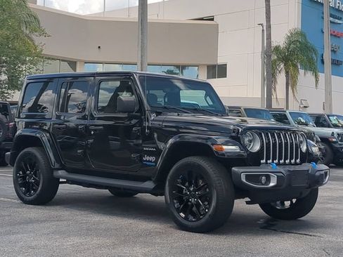 Used 2022 Jeep Wrangler Unlimited Sahara AWD/4WD image 2