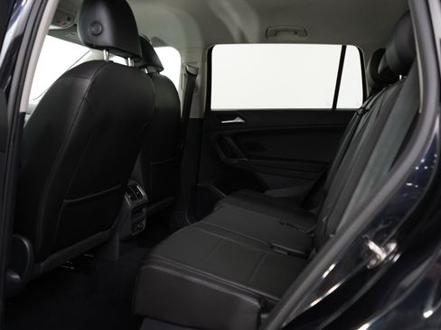 Used 2018 Volkswagen Tiguan SE AWD/4WD image 15